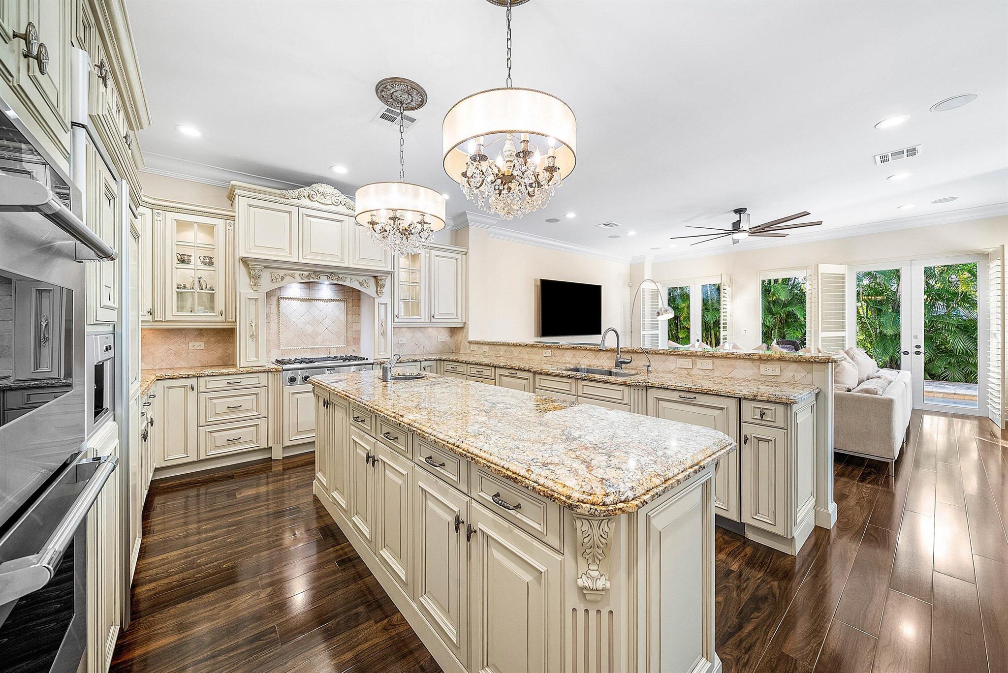 398 NE 7th St Boca Raton, FL 33432