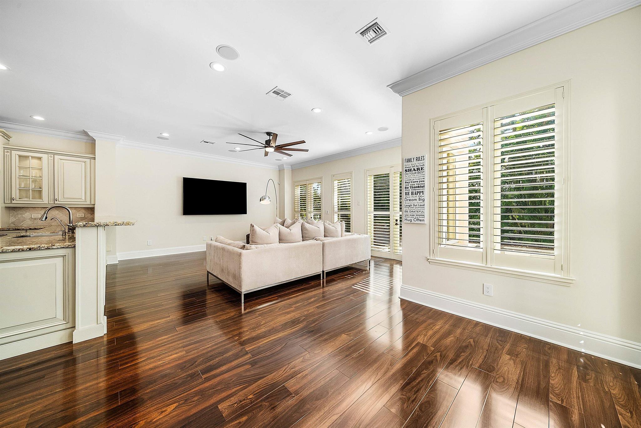 398 NE 7th St Boca Raton, FL 33432