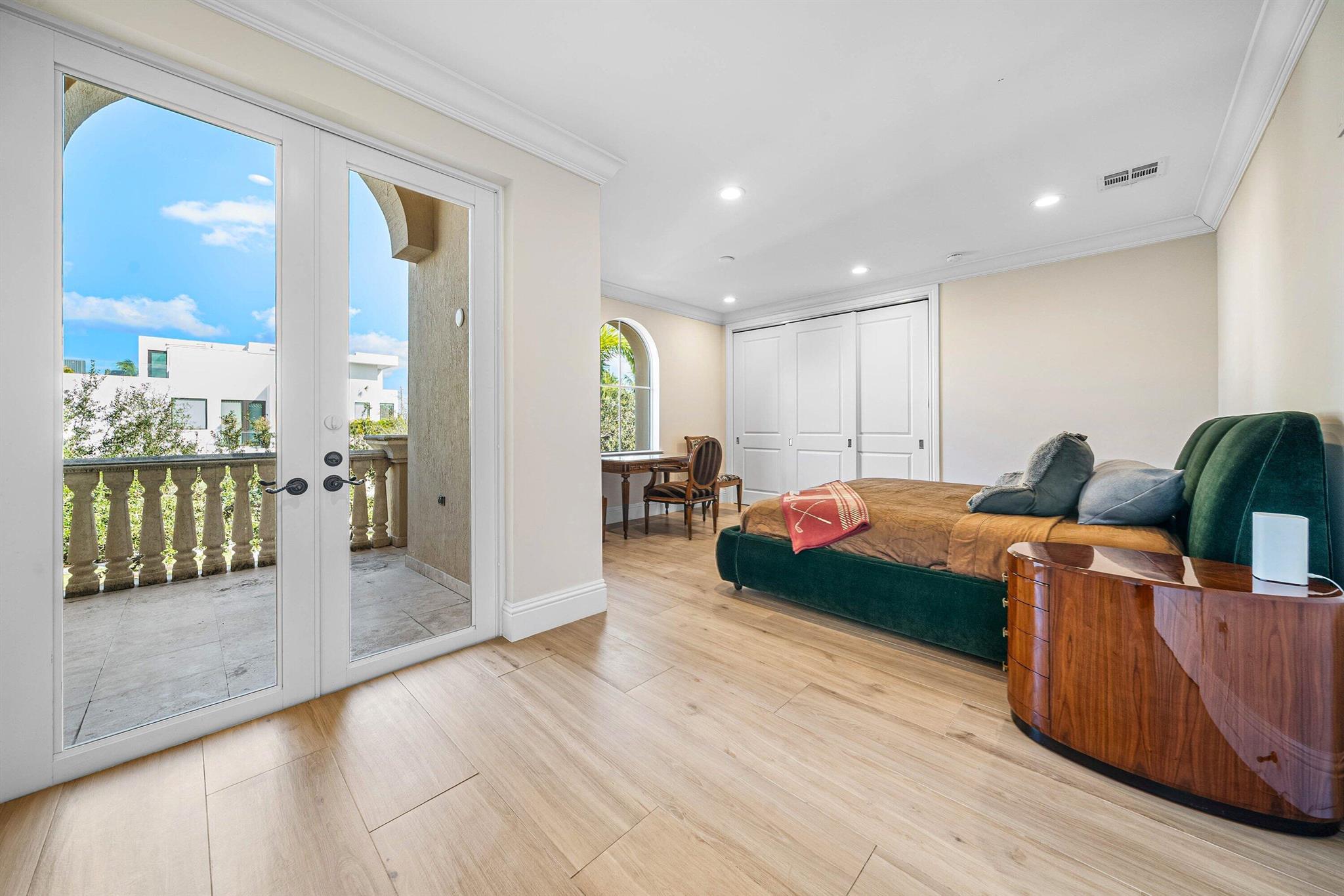 398 NE 7th St Boca Raton, FL 33432