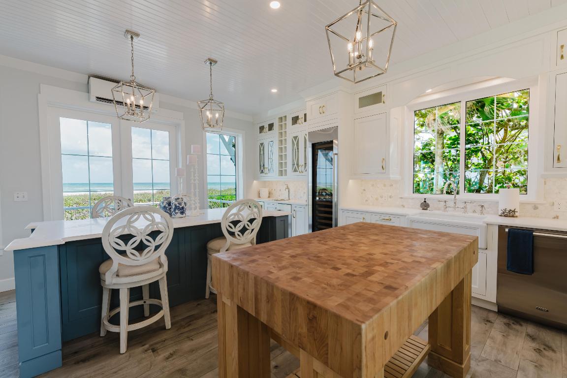 113 N Beach Jupiter Island, FL 33455
