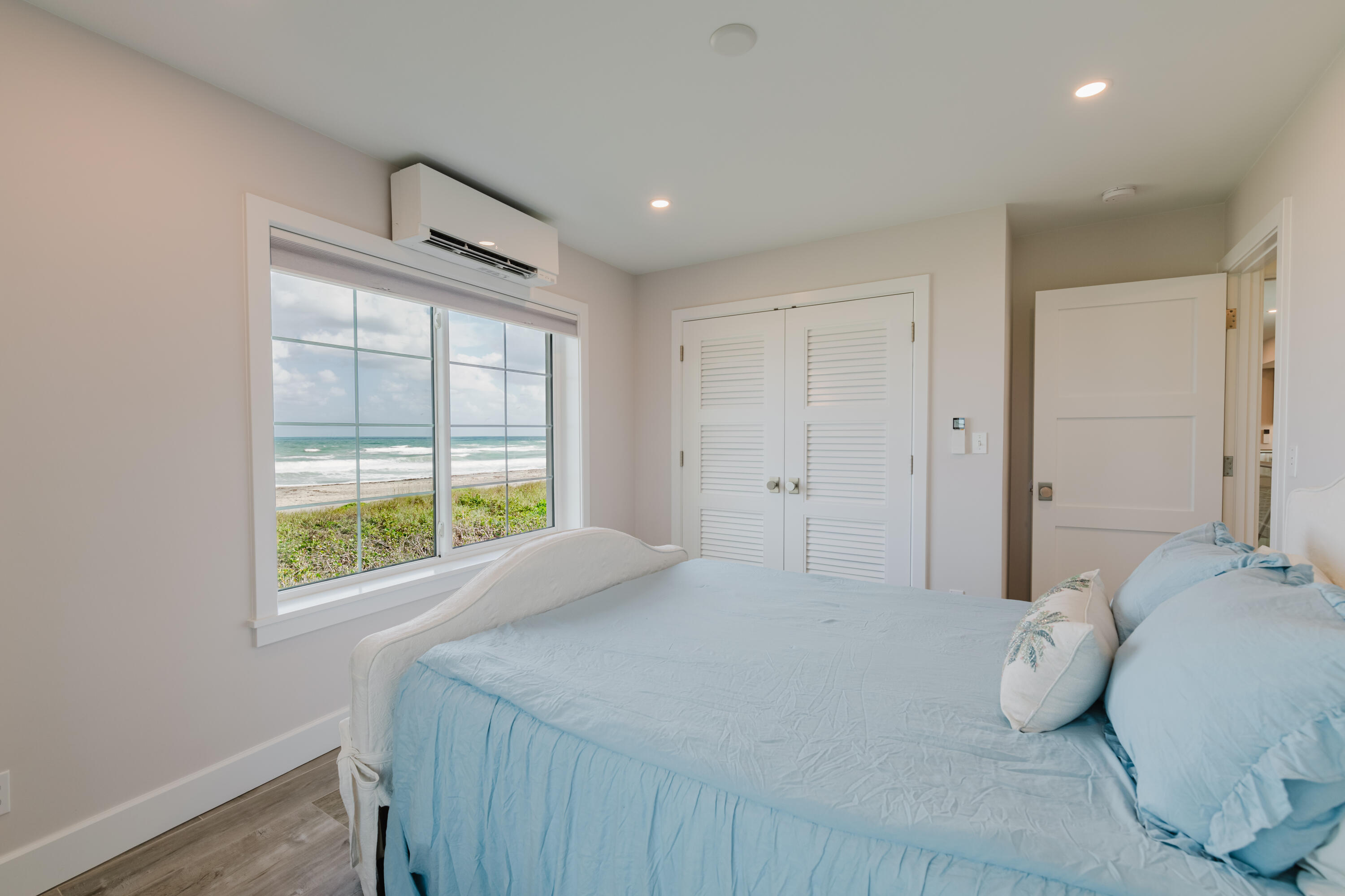113 N Beach Jupiter Island, FL 33455