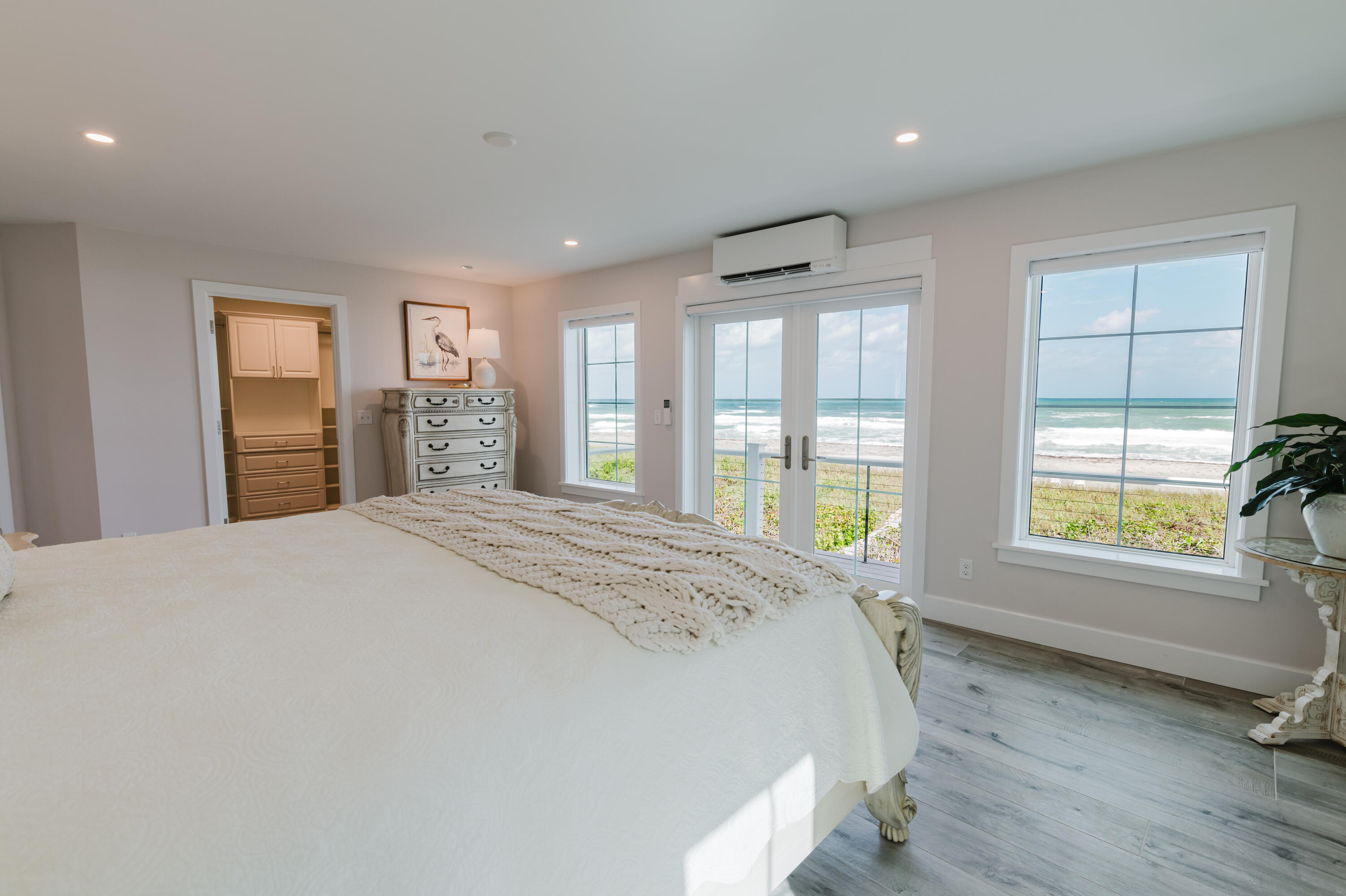 113 N Beach Jupiter Island, FL 33455