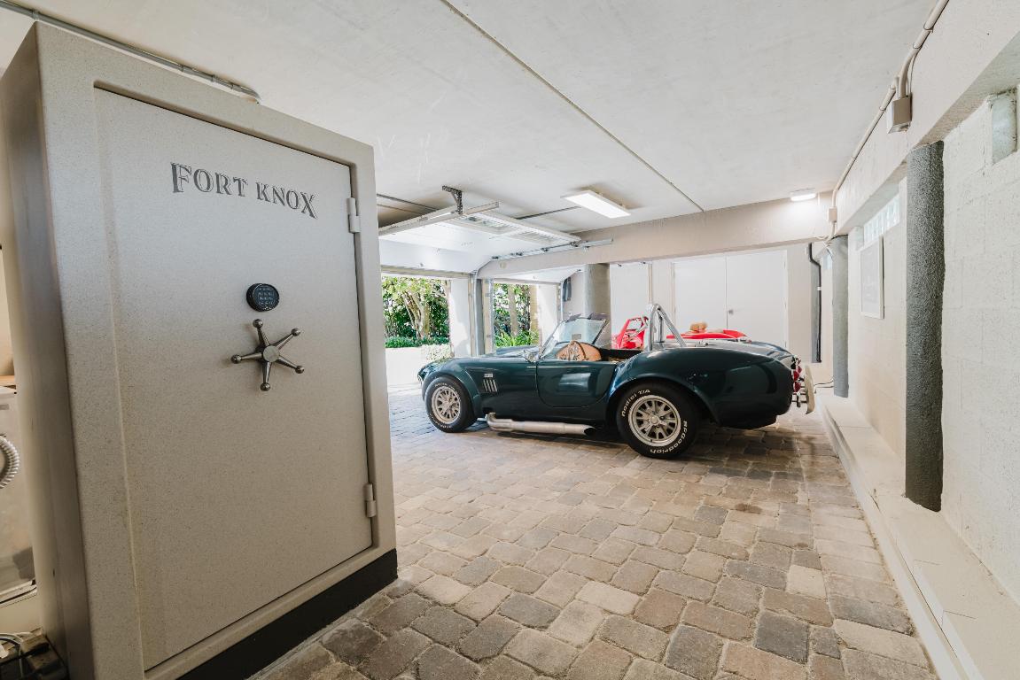 113 N Beach Jupiter Island, FL 33455