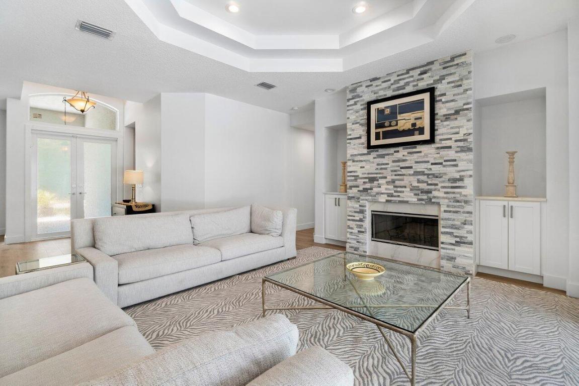 8369 SE Island Jupiter, FL 33458