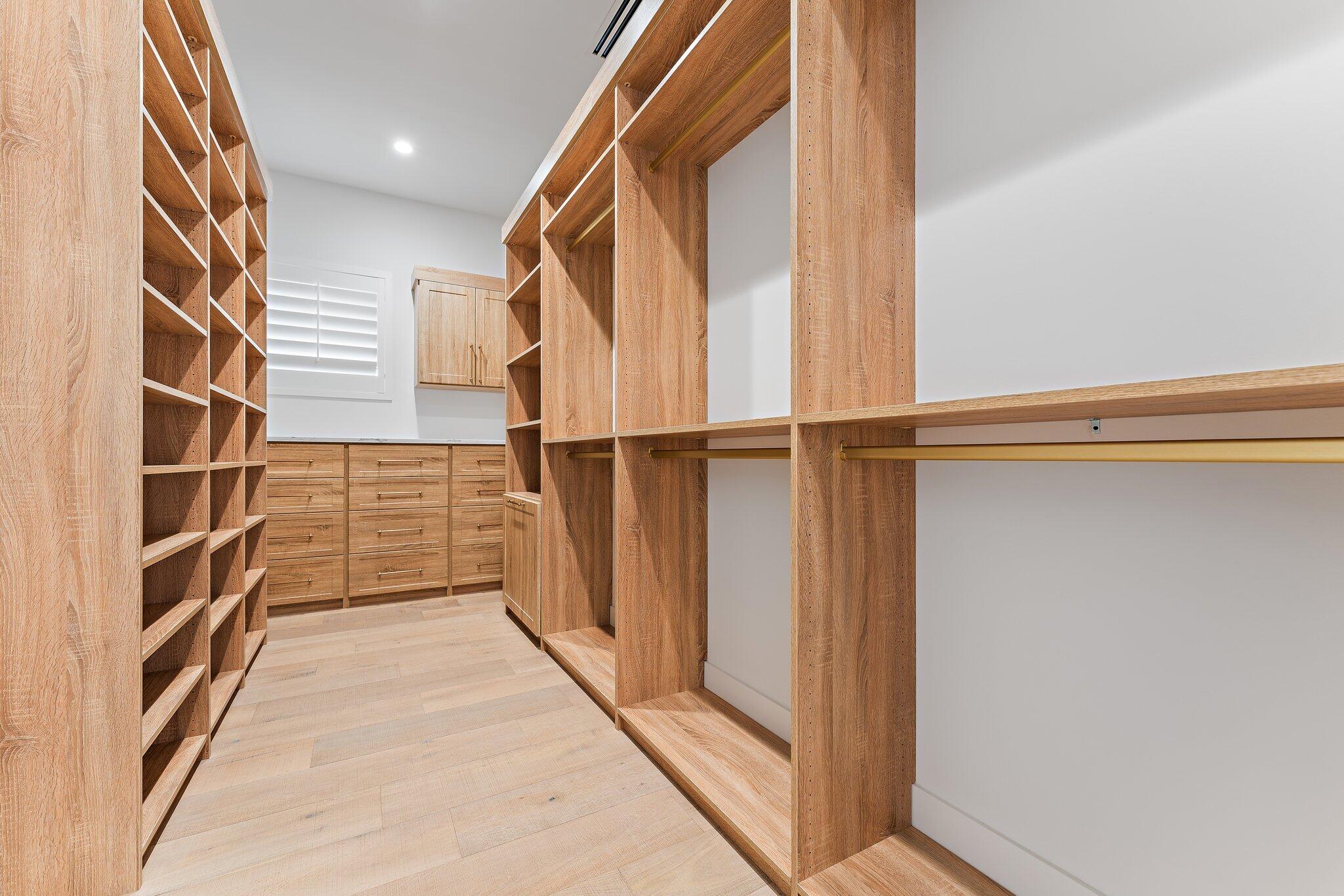 24 Leeward Tequesta, FL 33469