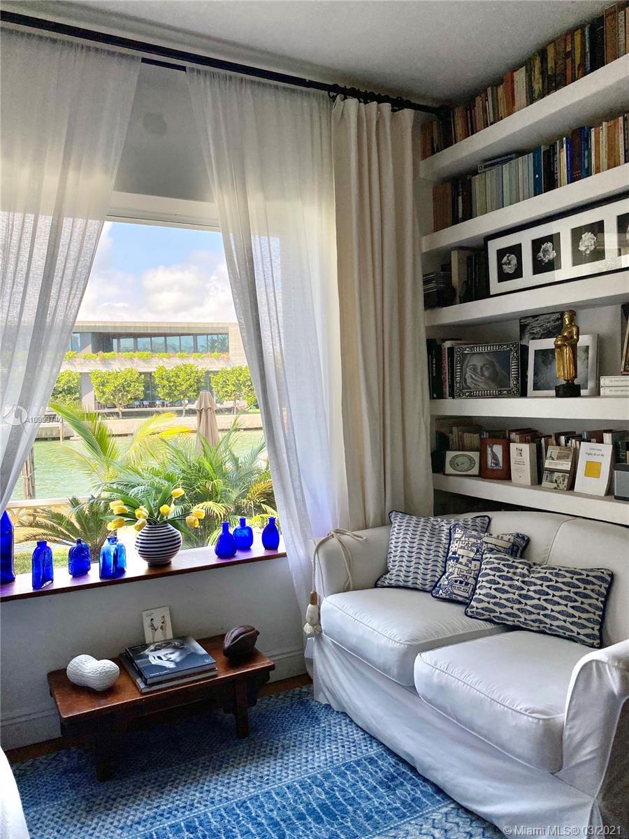 image 4812 Pine Tree Place Cond10