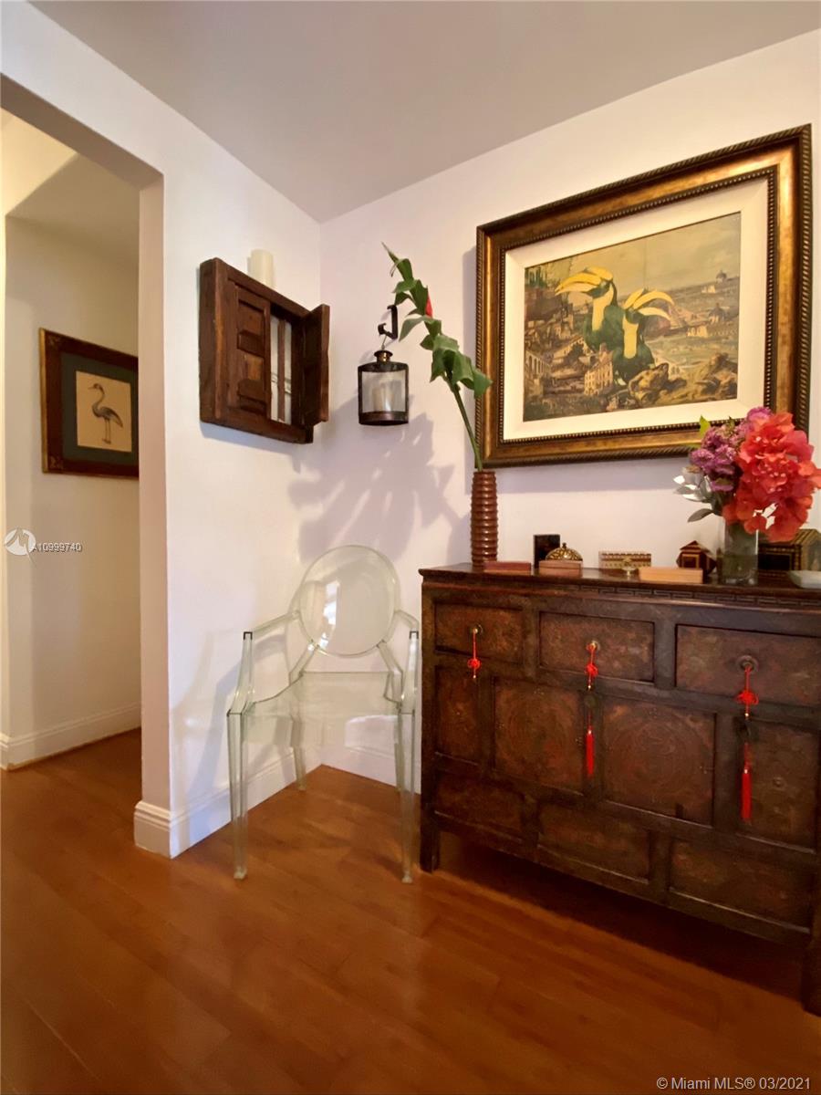 image 4812 Pine Tree Place Cond16