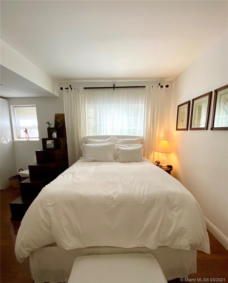 image 4812 Pine Tree Place Cond17