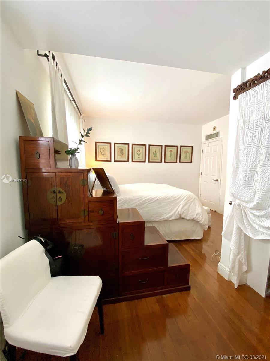 image 4812 Pine Tree Place Cond18