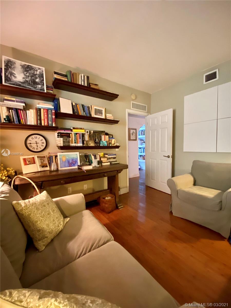 image 4812 Pine Tree Place Cond25