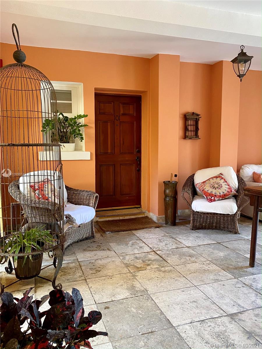 image 4812 Pine Tree Place Cond5