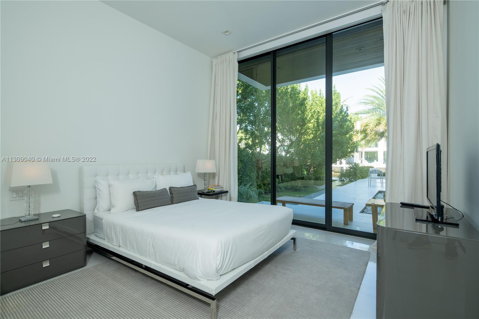 128 Fiesta Way Fort Lauderdale, FL 33301