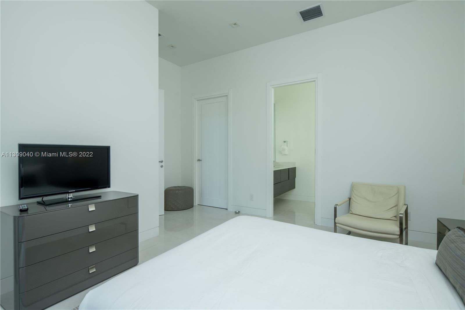 128 Fiesta Way Fort Lauderdale, FL 33301