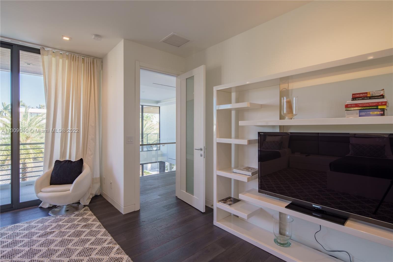 128 Fiesta Way Fort Lauderdale, FL 33301