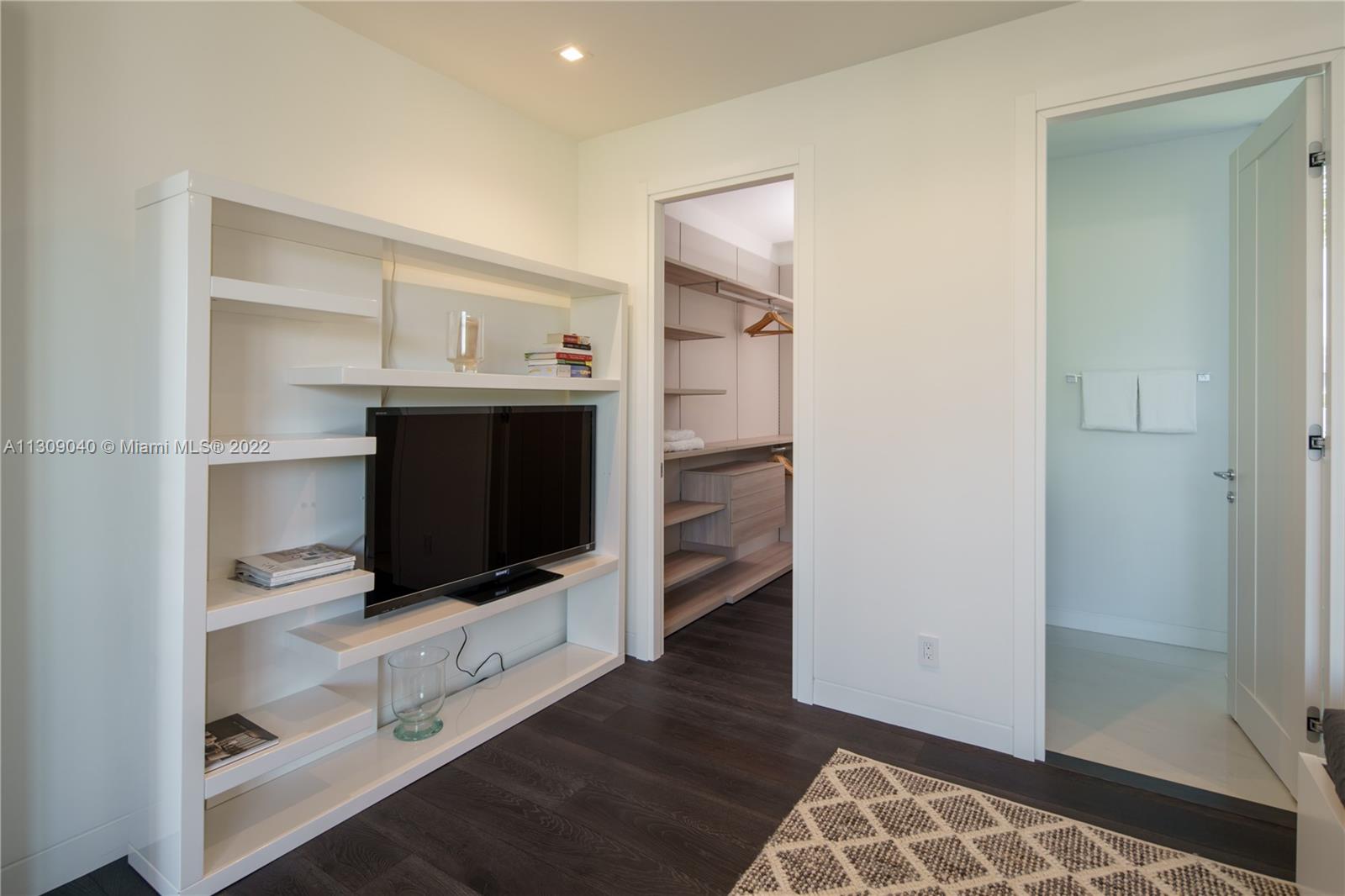 128 Fiesta Way Fort Lauderdale, FL 33301