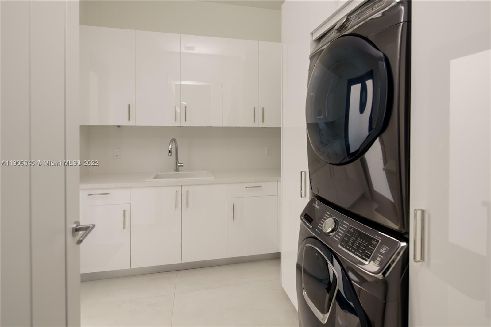 128 Fiesta Way Fort Lauderdale, FL 33301