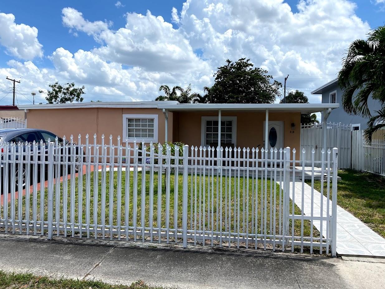 310 W 38th St