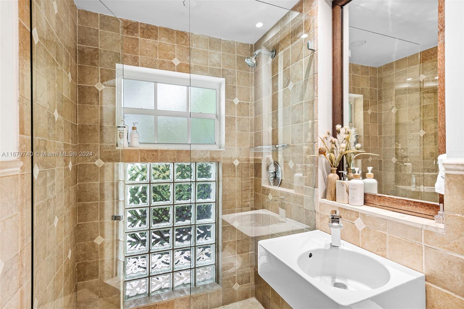 2560 Inagua Ave Miami, FL 33133 2560 Inagua Ave Miami, FL 33133