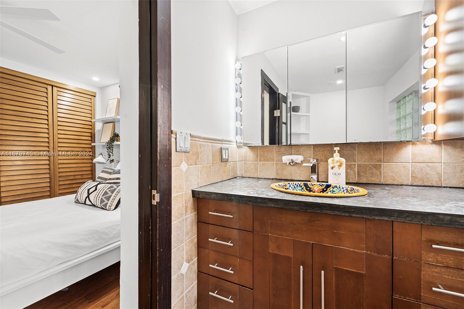 2560 Inagua Ave Miami, FL 33133 2560 Inagua Ave Miami, FL 33133