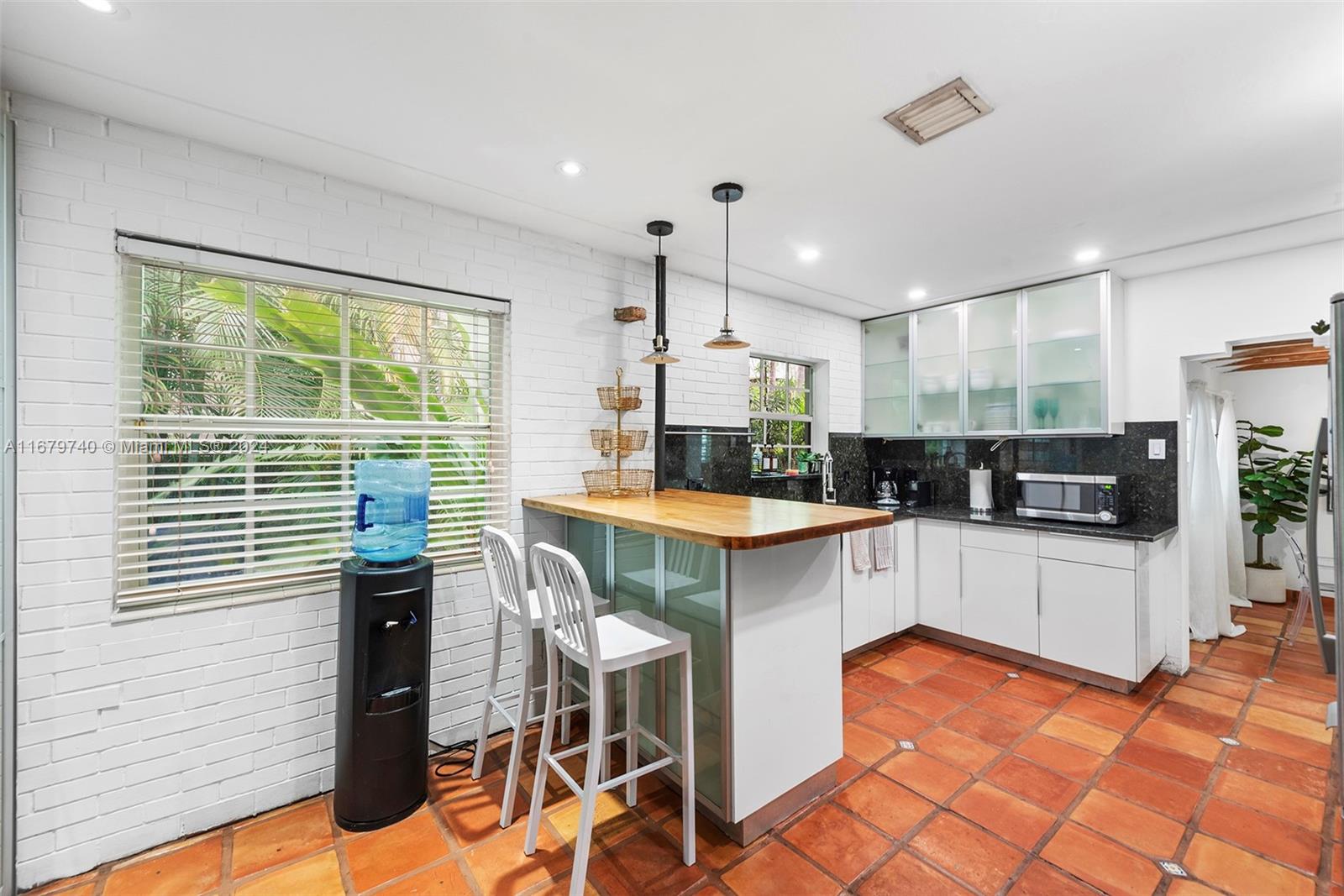 2560 Inagua Ave Miami, FL 33133 2560 Inagua Ave Miami, FL 33133