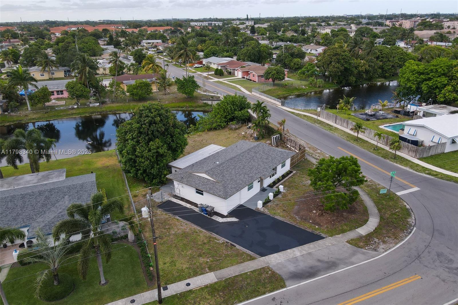 3531 NW 26th St,Lauderdale Lakes, FL 33311
