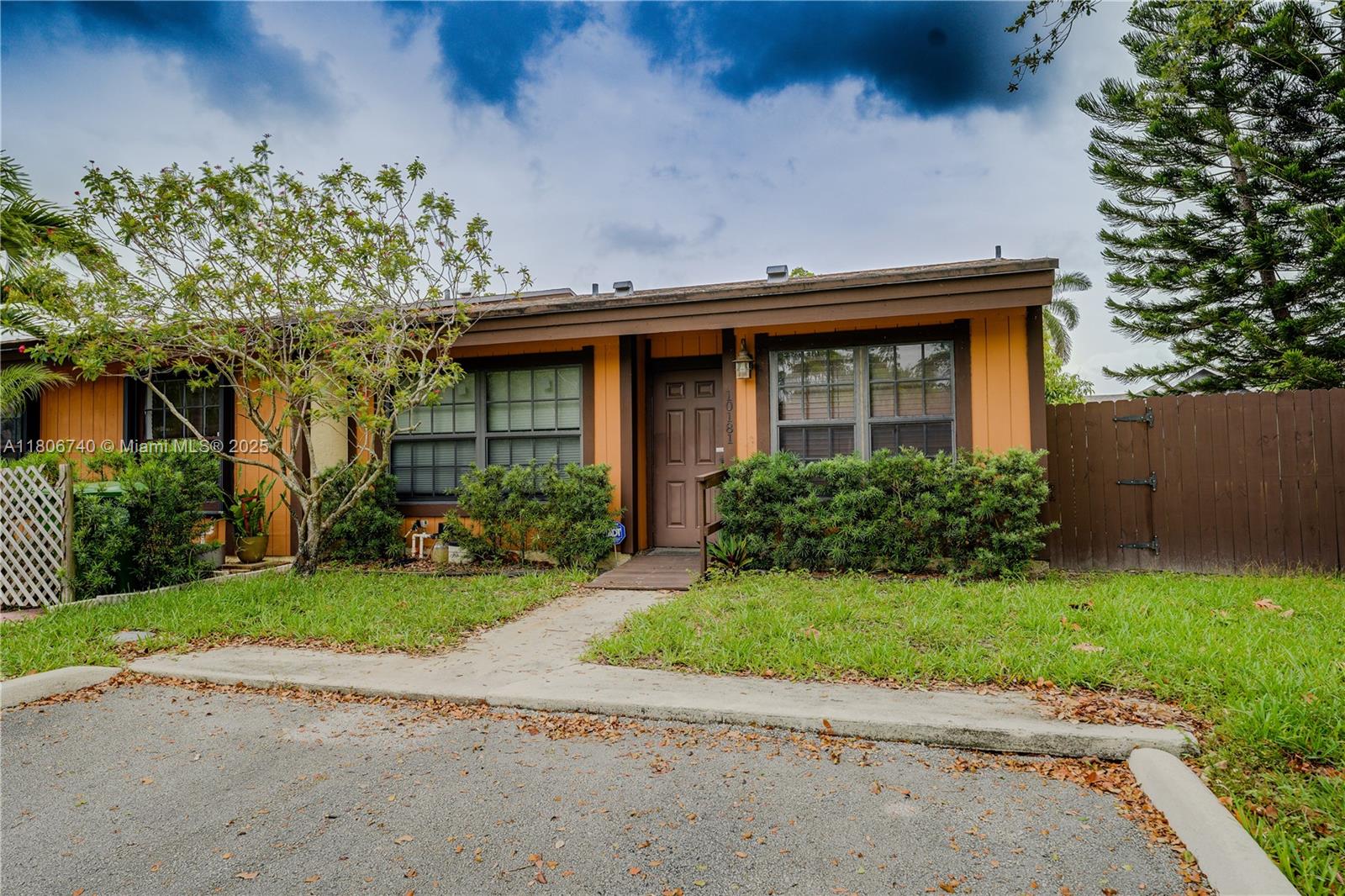 10181 E Cypress Ct,Pembroke Pines, FL 33026