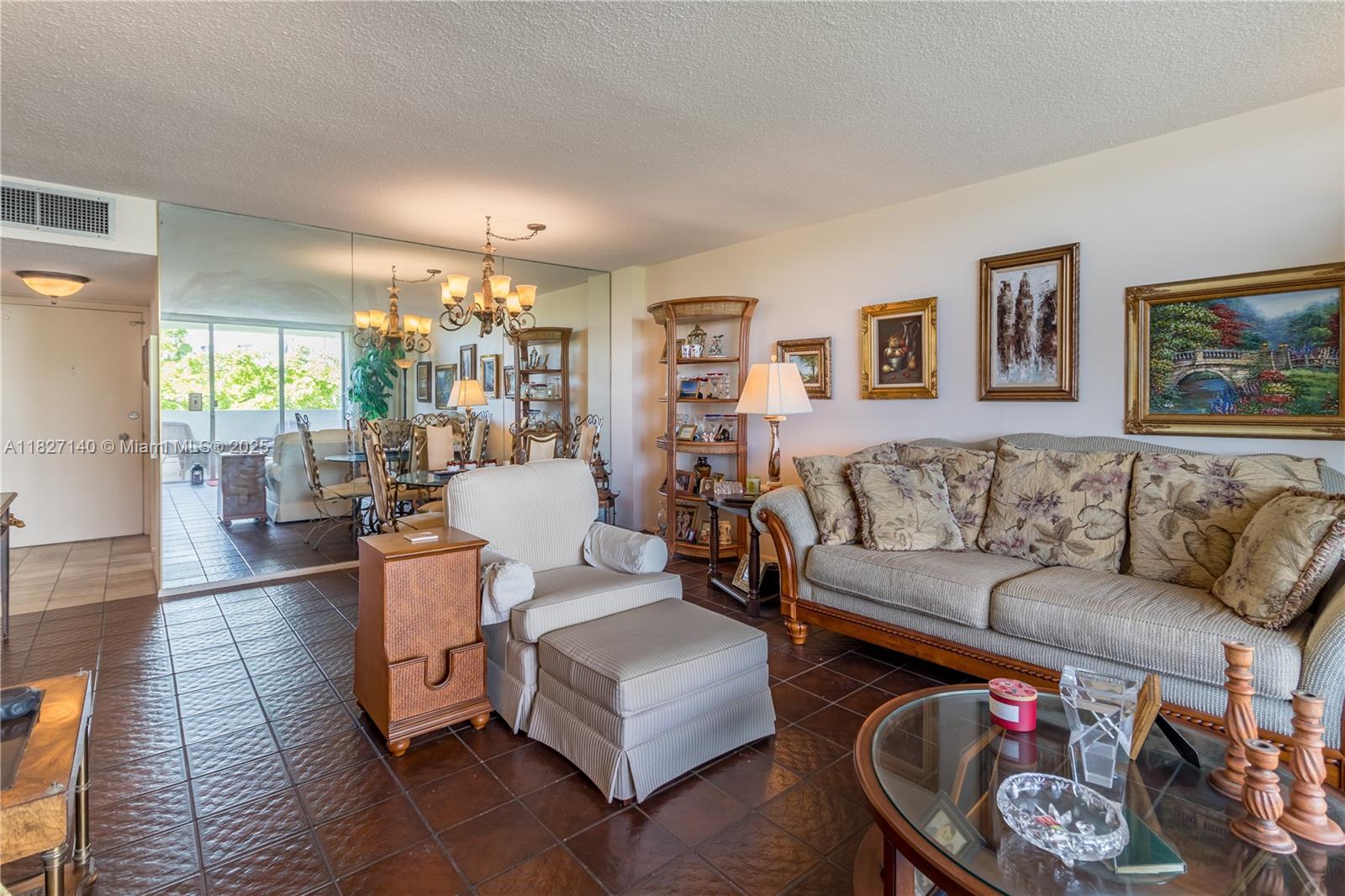 image Island Terrace Condo10