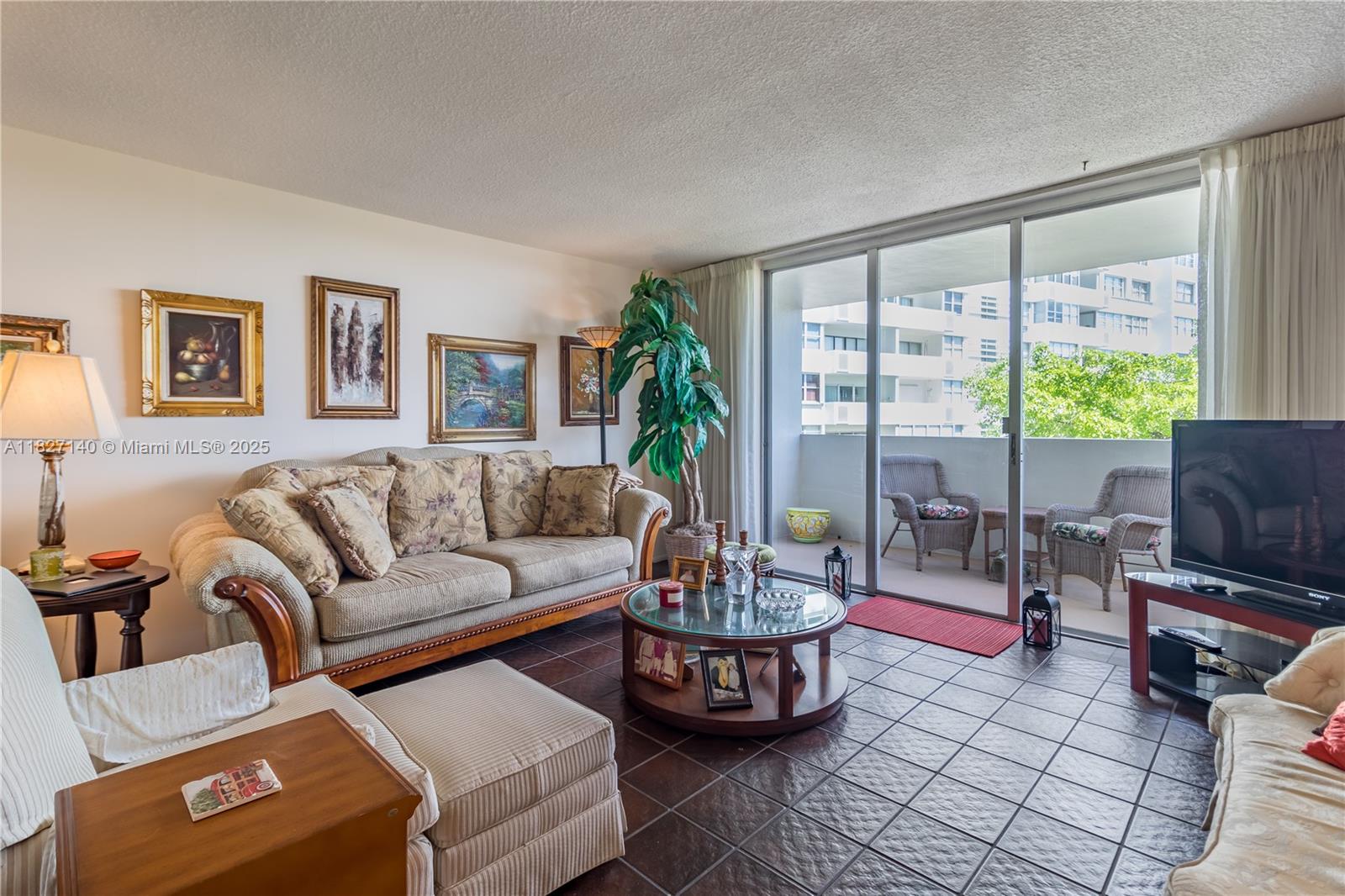 image Island Terrace Condo4