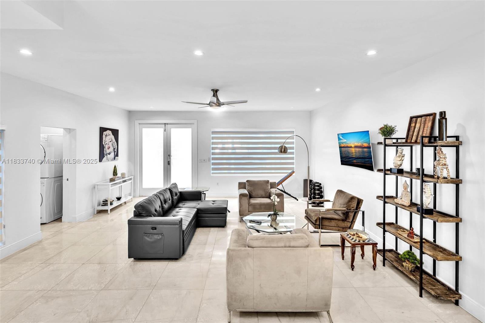 1044 NW N Riv Miami, FL 33136