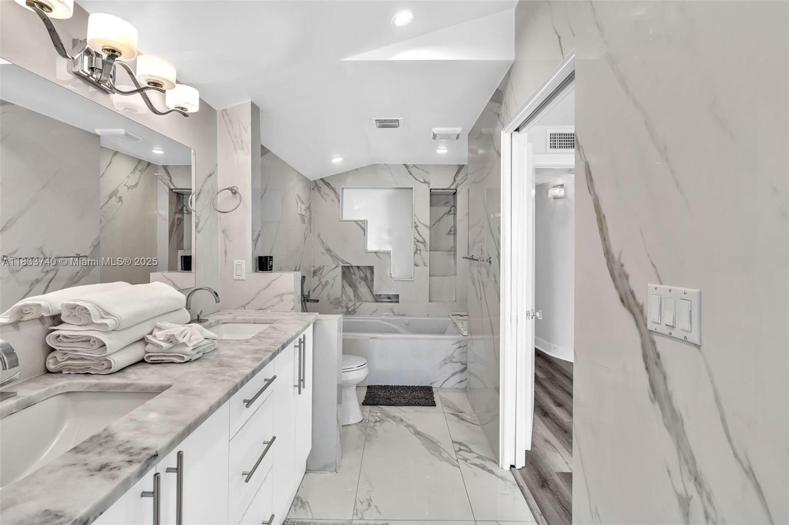 1044 NW N Riv Miami, FL 33136