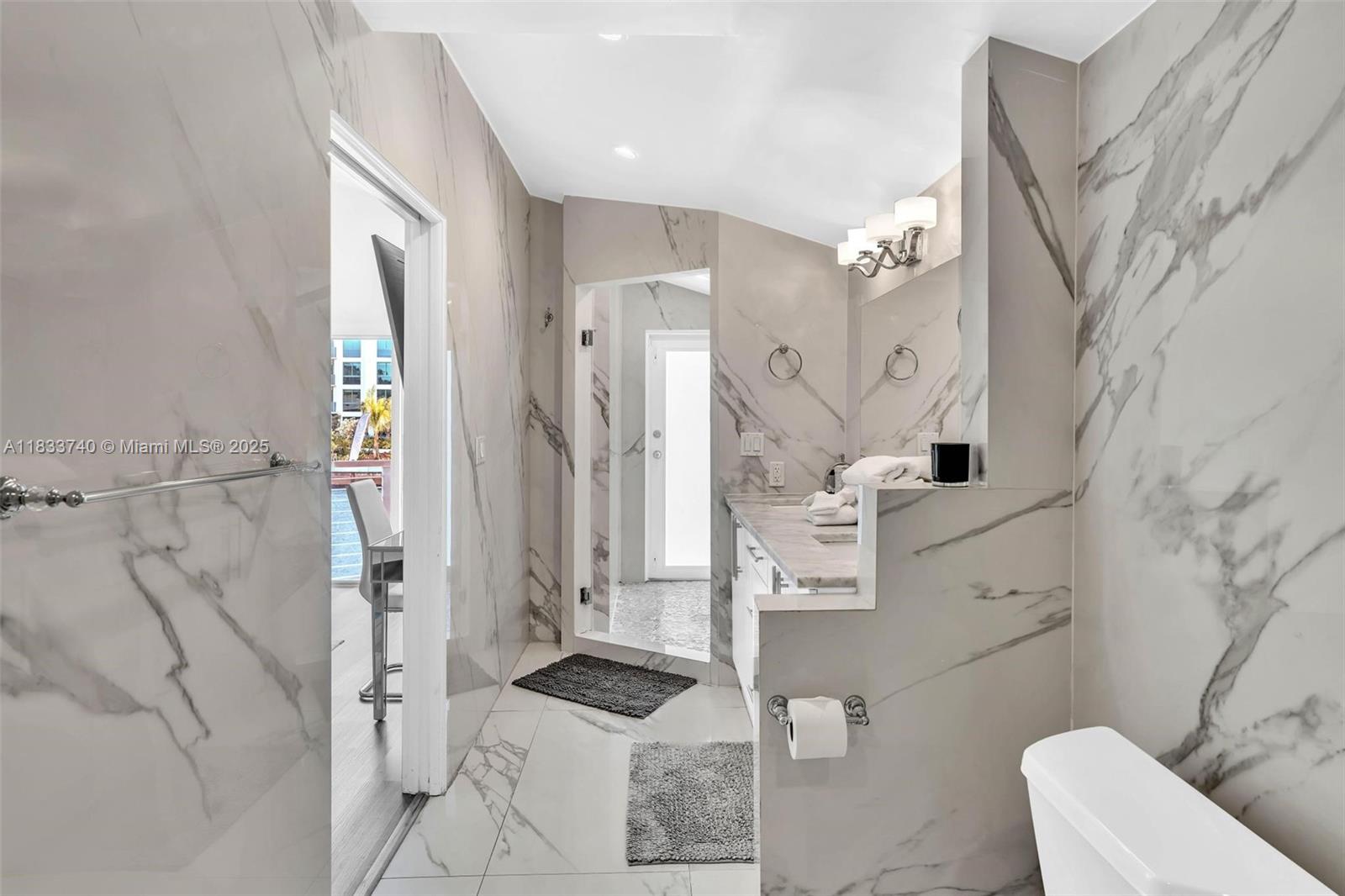 1044 NW N Riv Miami, FL 33136