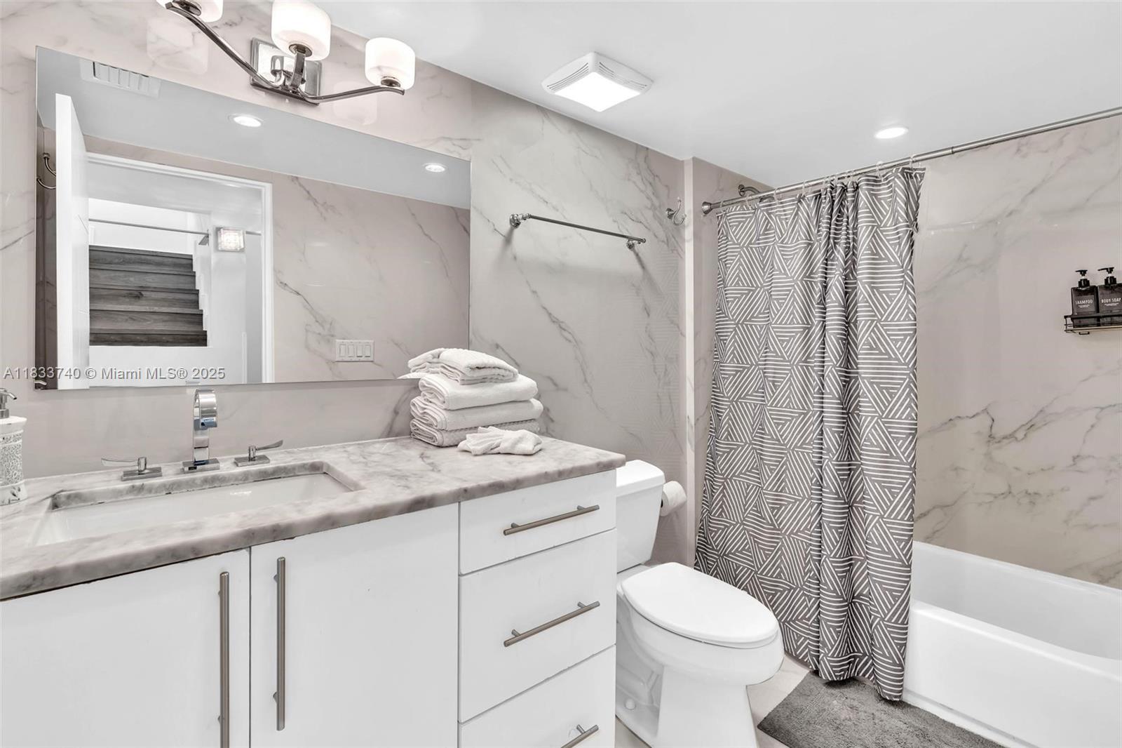 1044 NW N Riv Miami, FL 33136