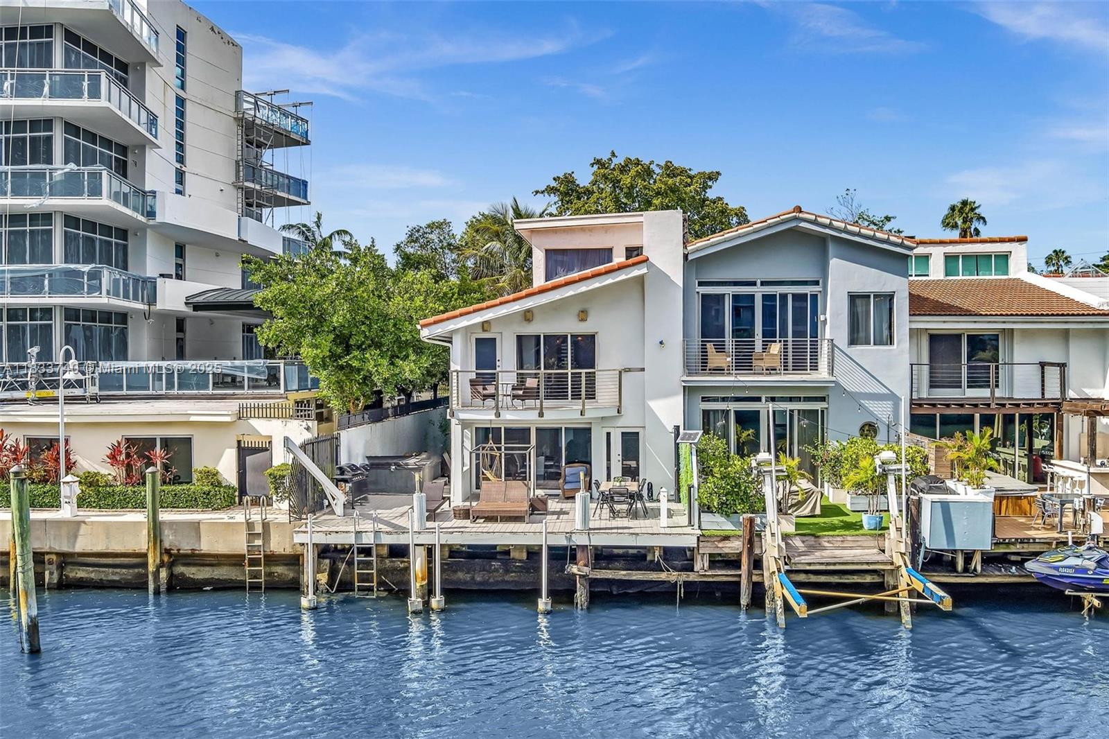 1044 NW N Riv Miami, FL 33136