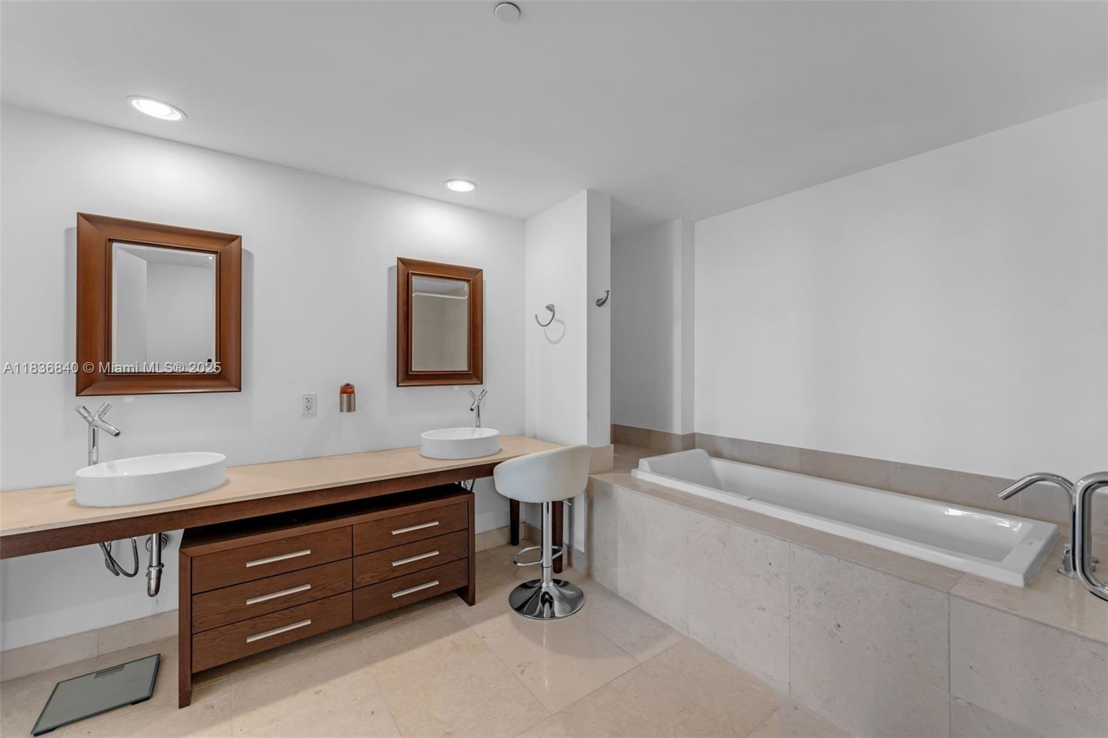 image Icon Brickell No Two16