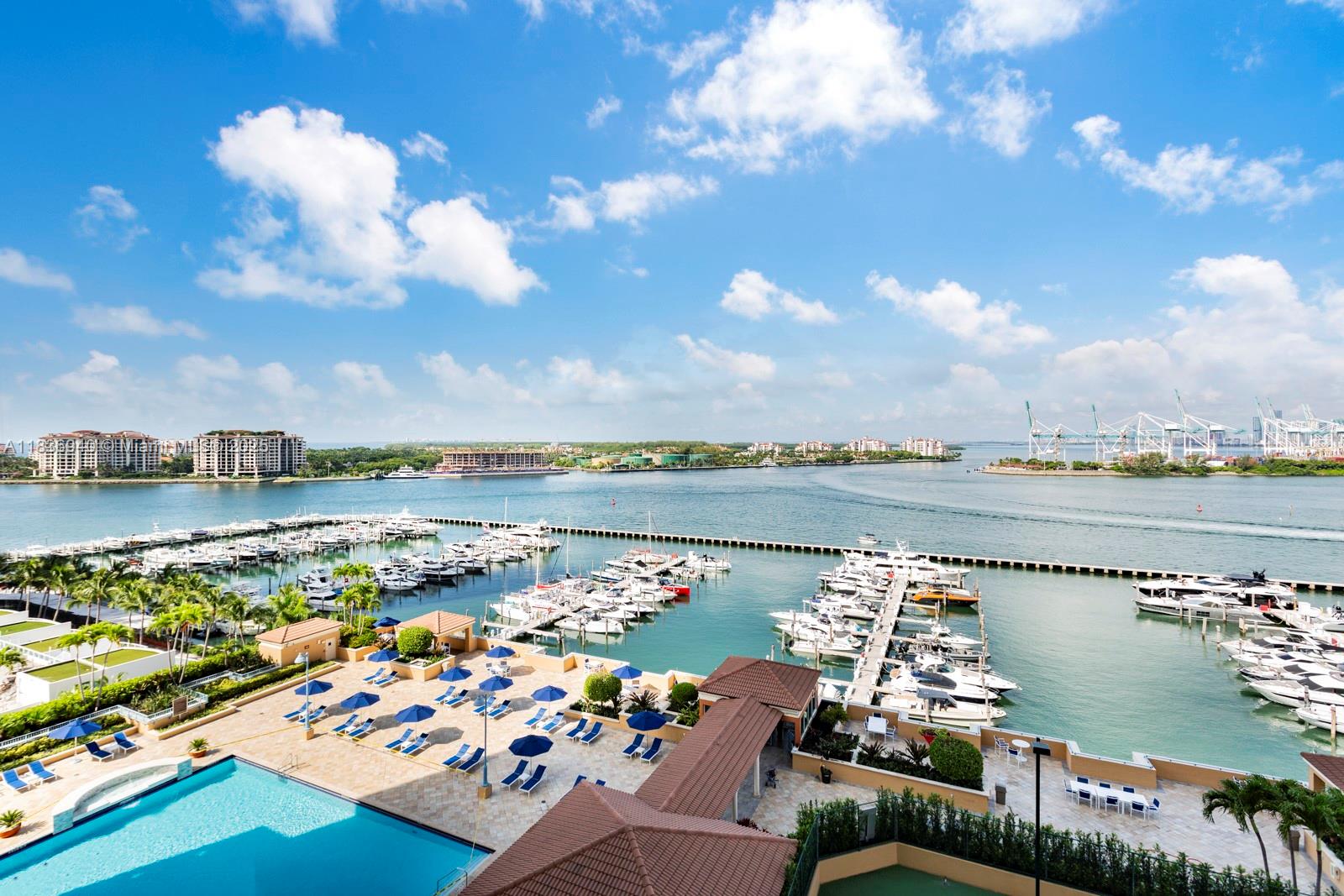 image Yacht Club At Portofino3