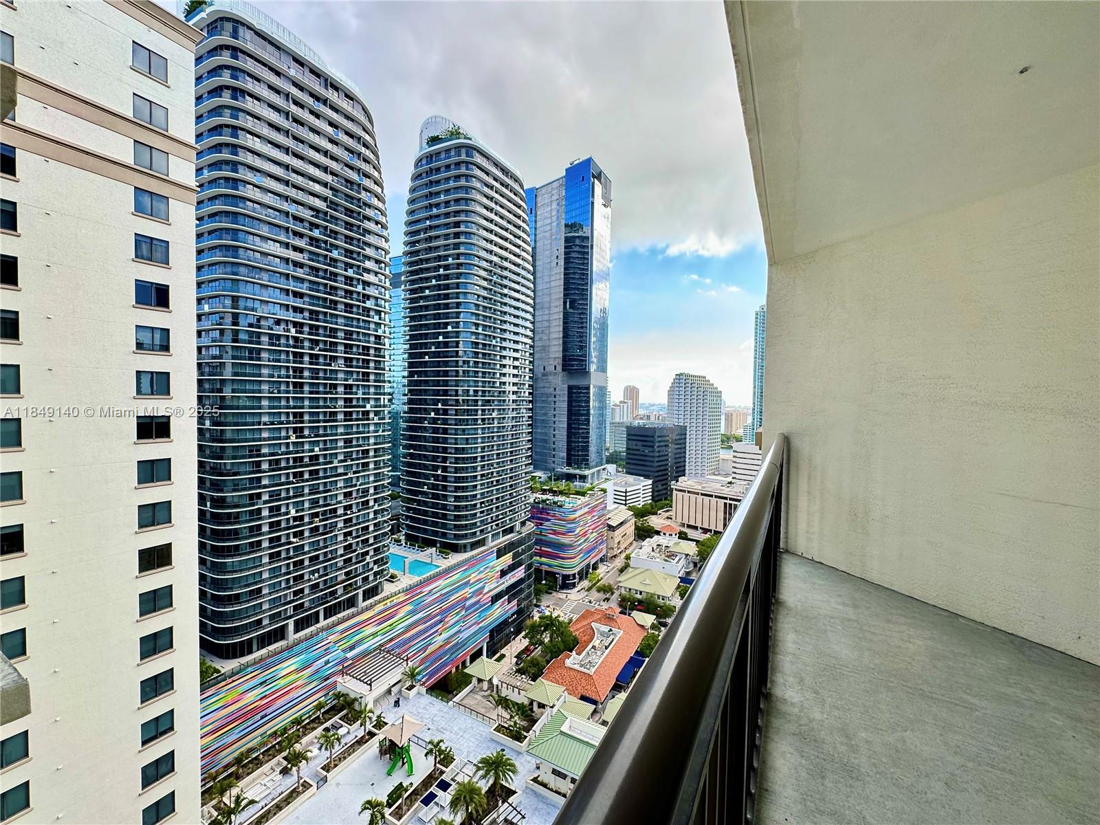 999 SW 1st Ave #2801
