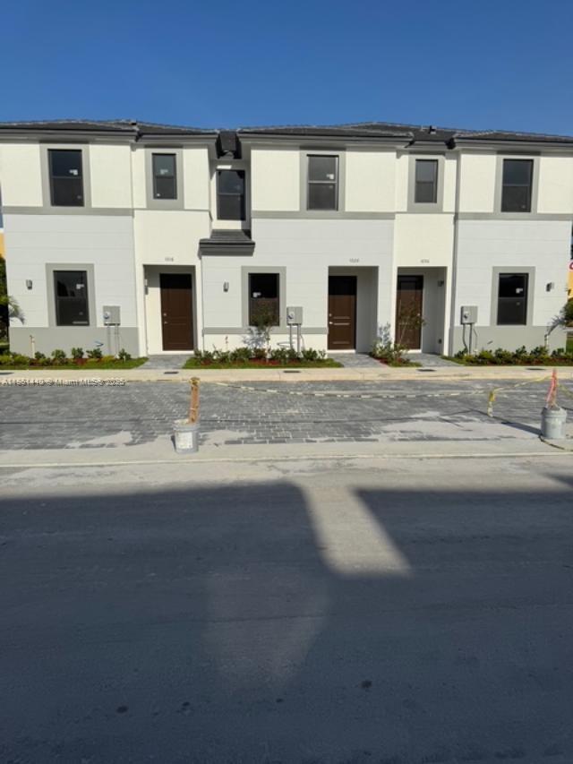 1037 NW 1st