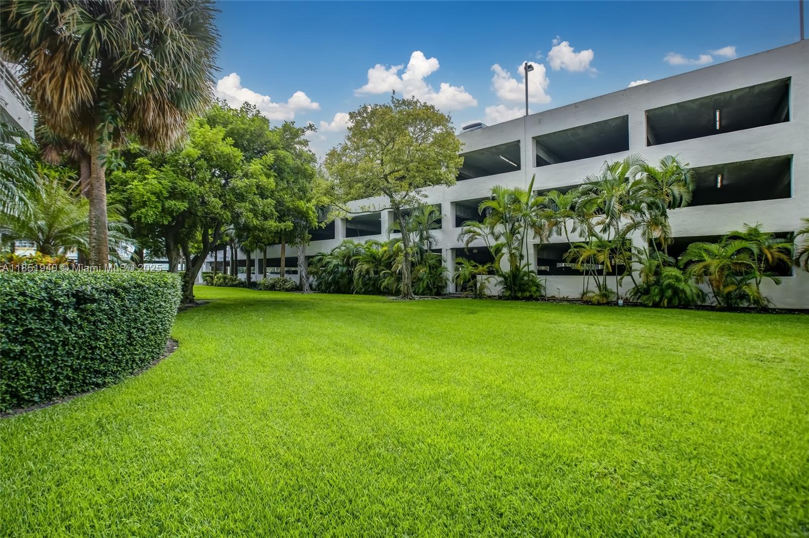 3300 NE 191st St #114 Aventura, FL 33180