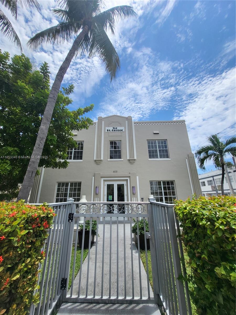 605 Euclid Ave #106