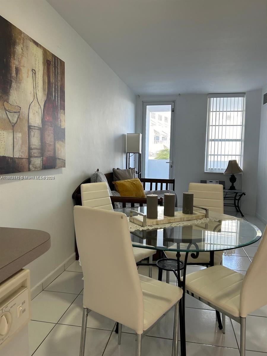 image The Decoplage Condo1