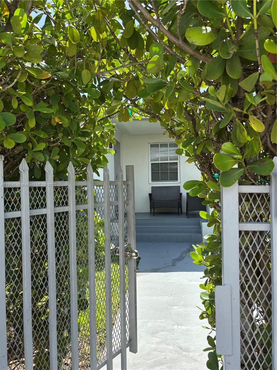 7515 Dickens #2
