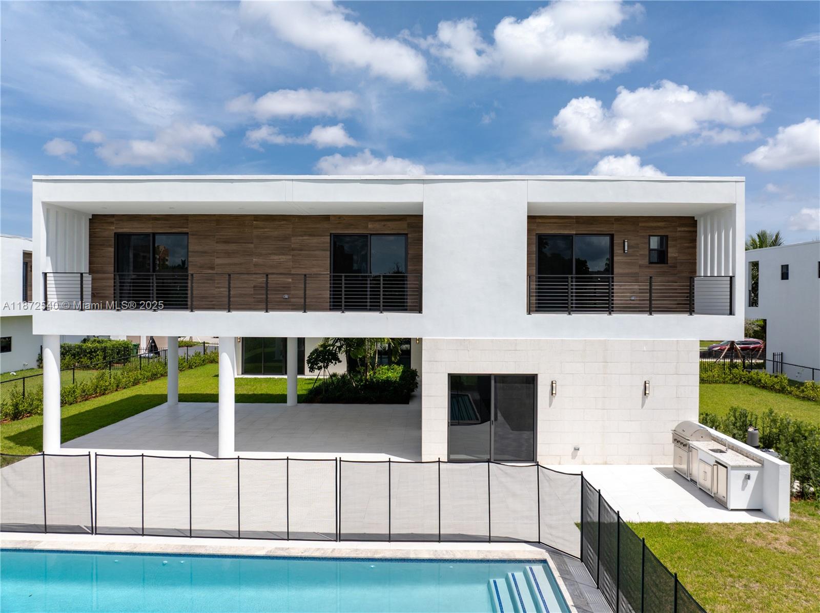 16740 N Botaniko Dr N Weston, FL 33326