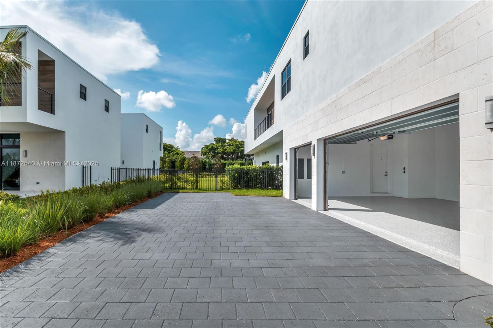 16740 N Botaniko Dr N Weston, FL 33326