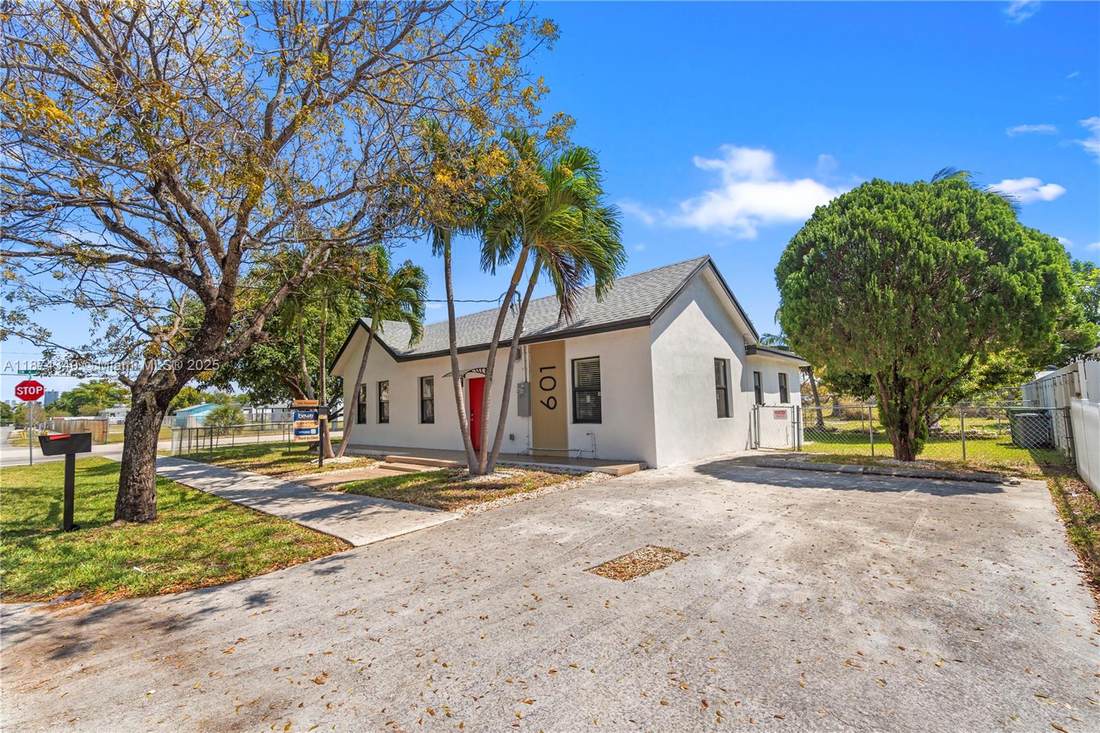 601 SW 1st St
