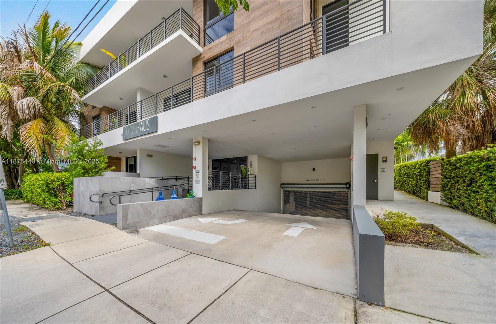 3265 Bird Ave #302