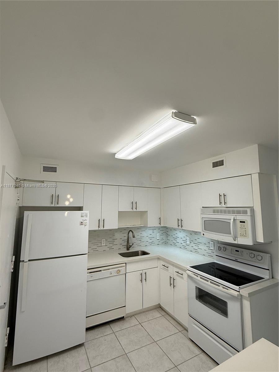 5161 Collins Ave #511
