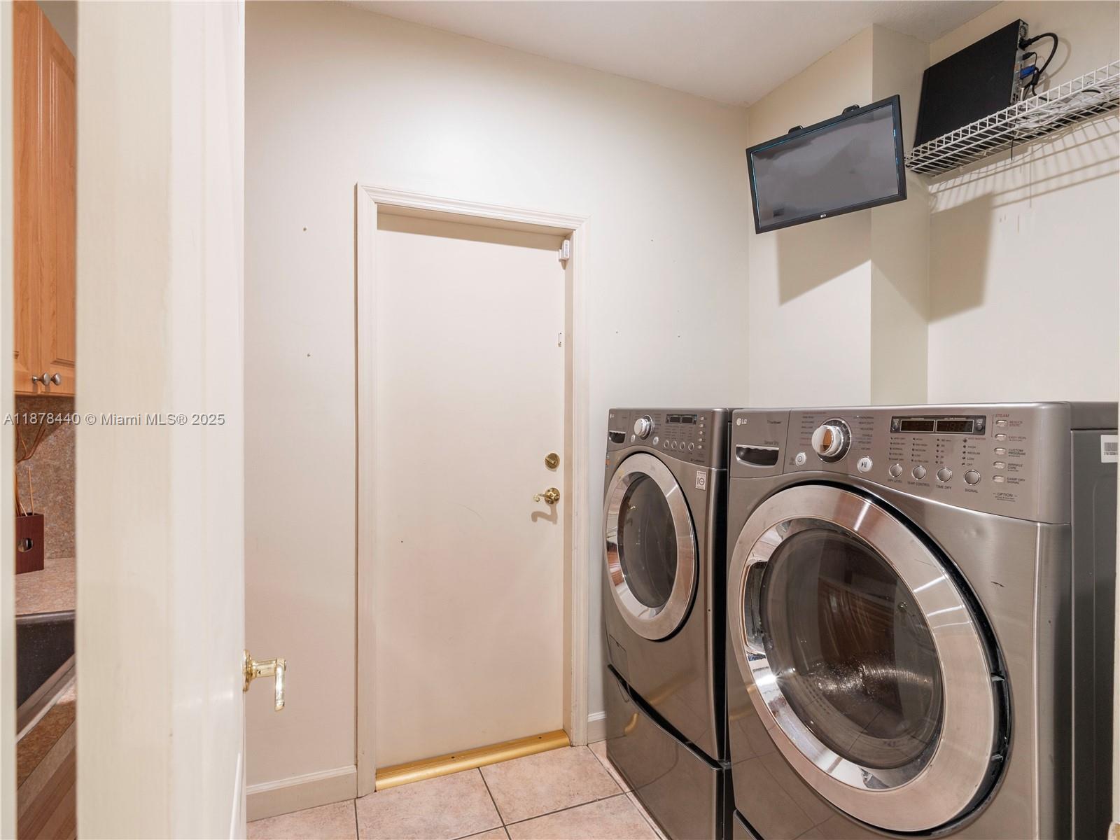 8311 NW 166th Ter Miami Lakes, FL 33016