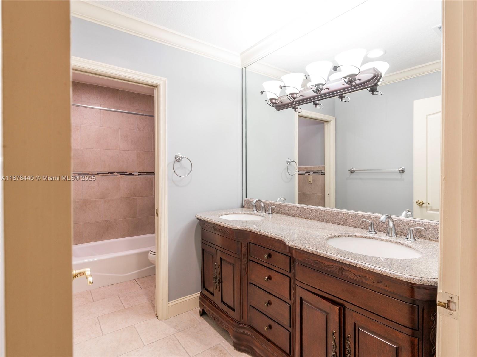 8311 NW 166th Ter Miami Lakes, FL 33016