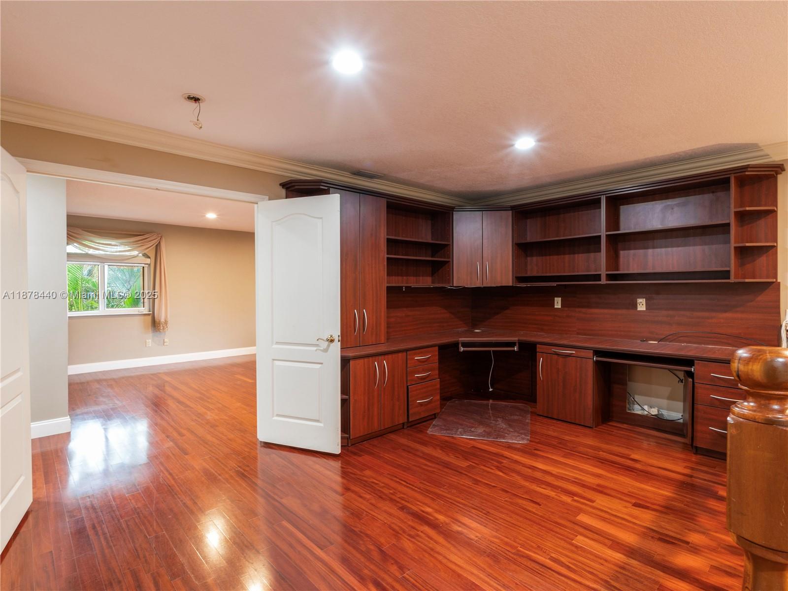 8311 NW 166th Ter Miami Lakes, FL 33016