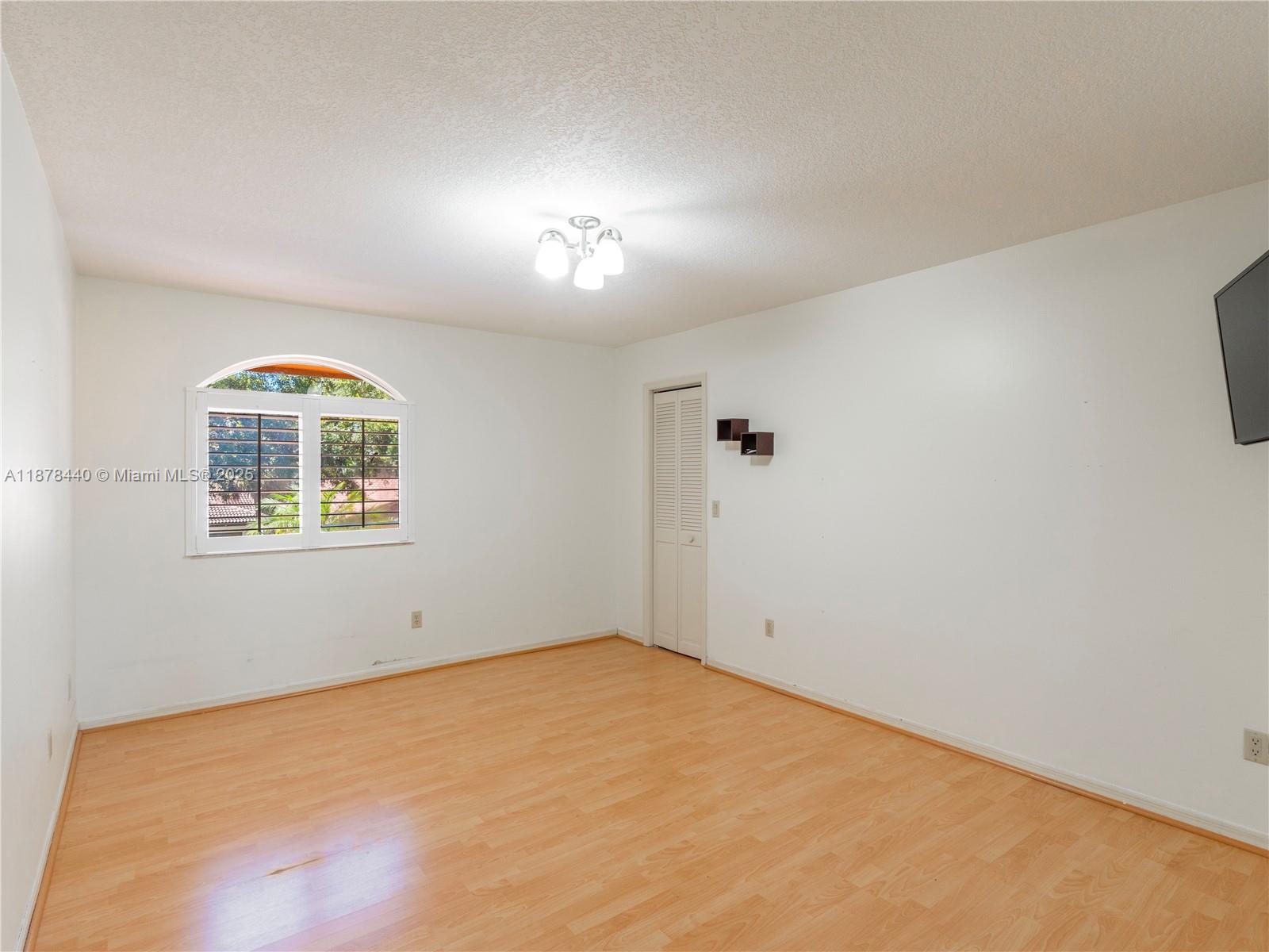 8311 NW 166th Ter Miami Lakes, FL 33016